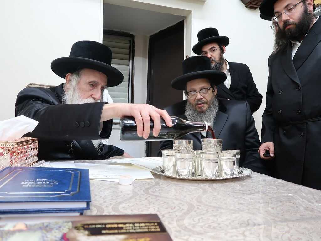 האדמו"ר מבוסטון ערך ביקור בבתי האדמו"רים | תיעוד