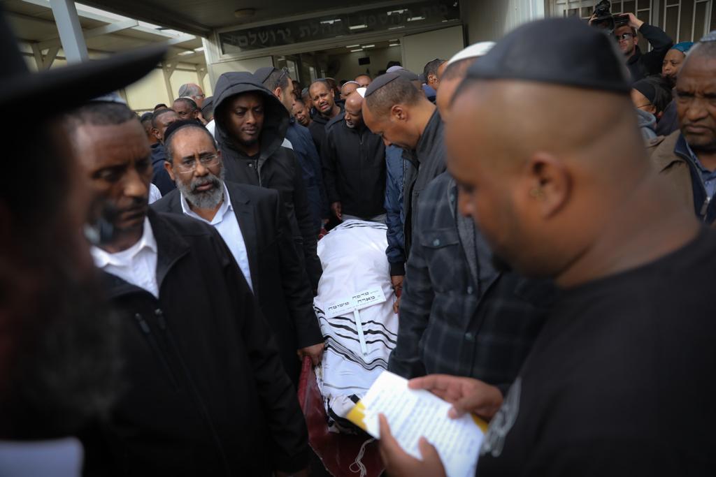 הפצוע אנוש הובא למנוחות בלוויה כאובה: "הצער ימשיך ללות אותנו" | צפו
