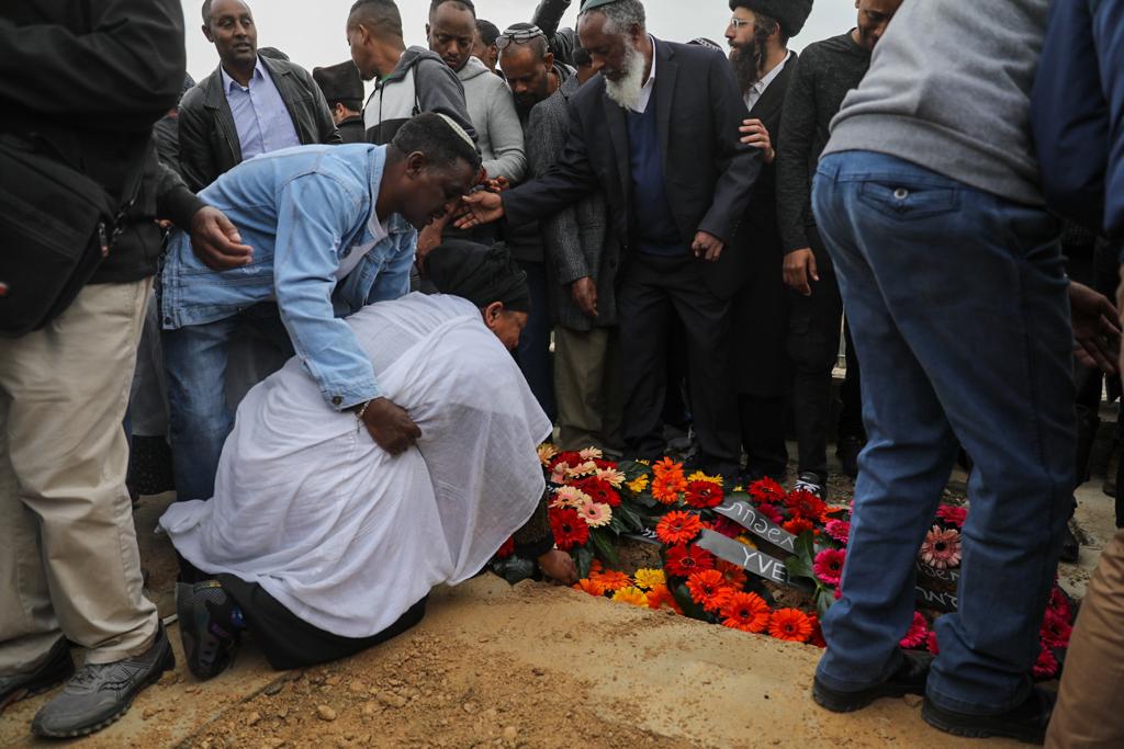 הפצוע אנוש הובא למנוחות בלוויה כאובה: "הצער ימשיך ללות אותנו" | צפו