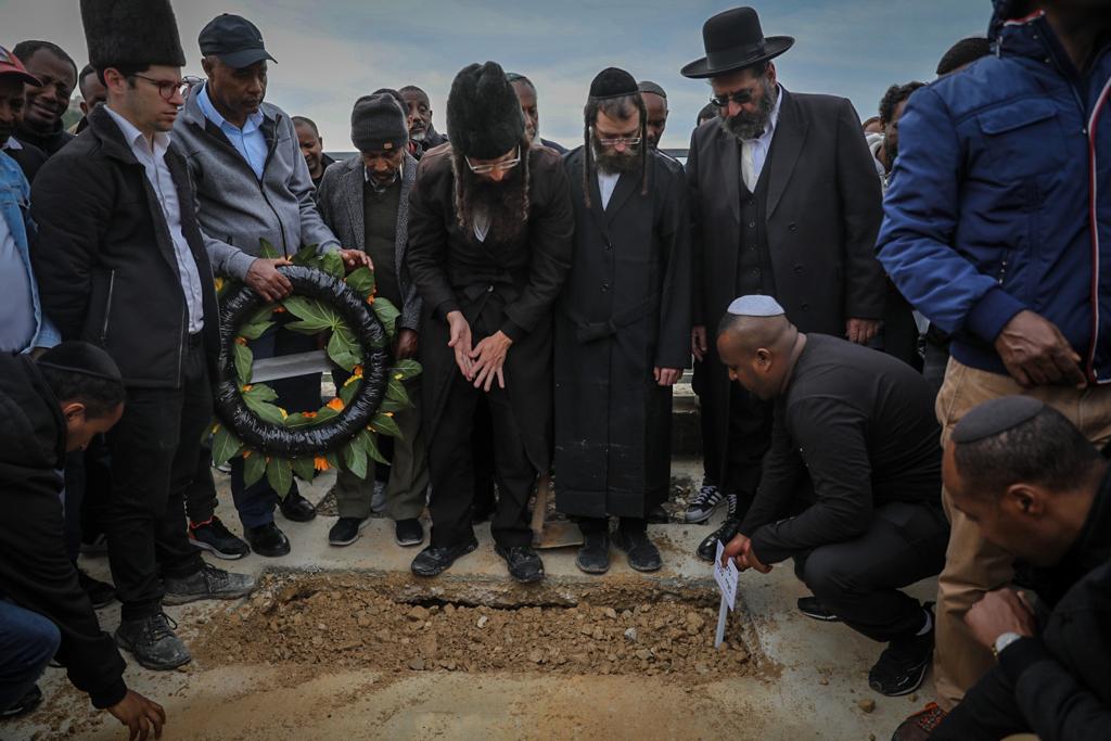 הפצוע אנוש הובא למנוחות בלוויה כאובה: "הצער ימשיך ללות אותנו" | צפו