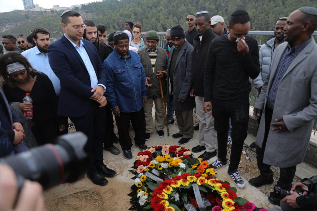 הפצוע אנוש הובא למנוחות בלוויה כאובה: "הצער ימשיך ללות אותנו" | צפו