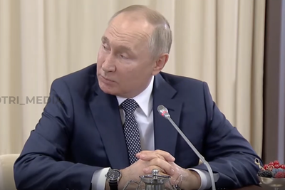 פוטין גוסס? נפגש עם אמהות מתחזות והתנשף בכבדות