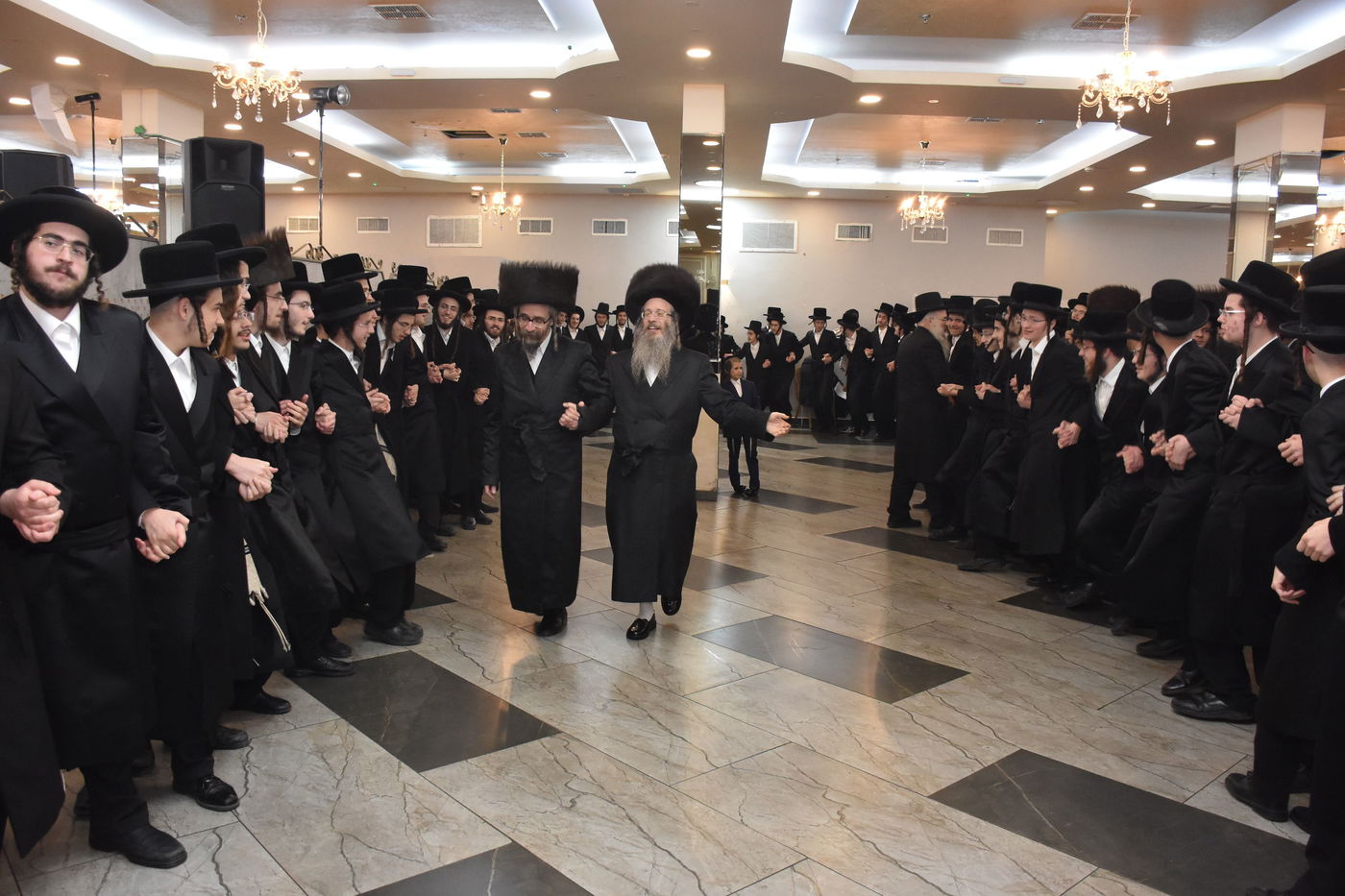 שמחת החתונה לבת האדמו"ר מנדבורנה אראד