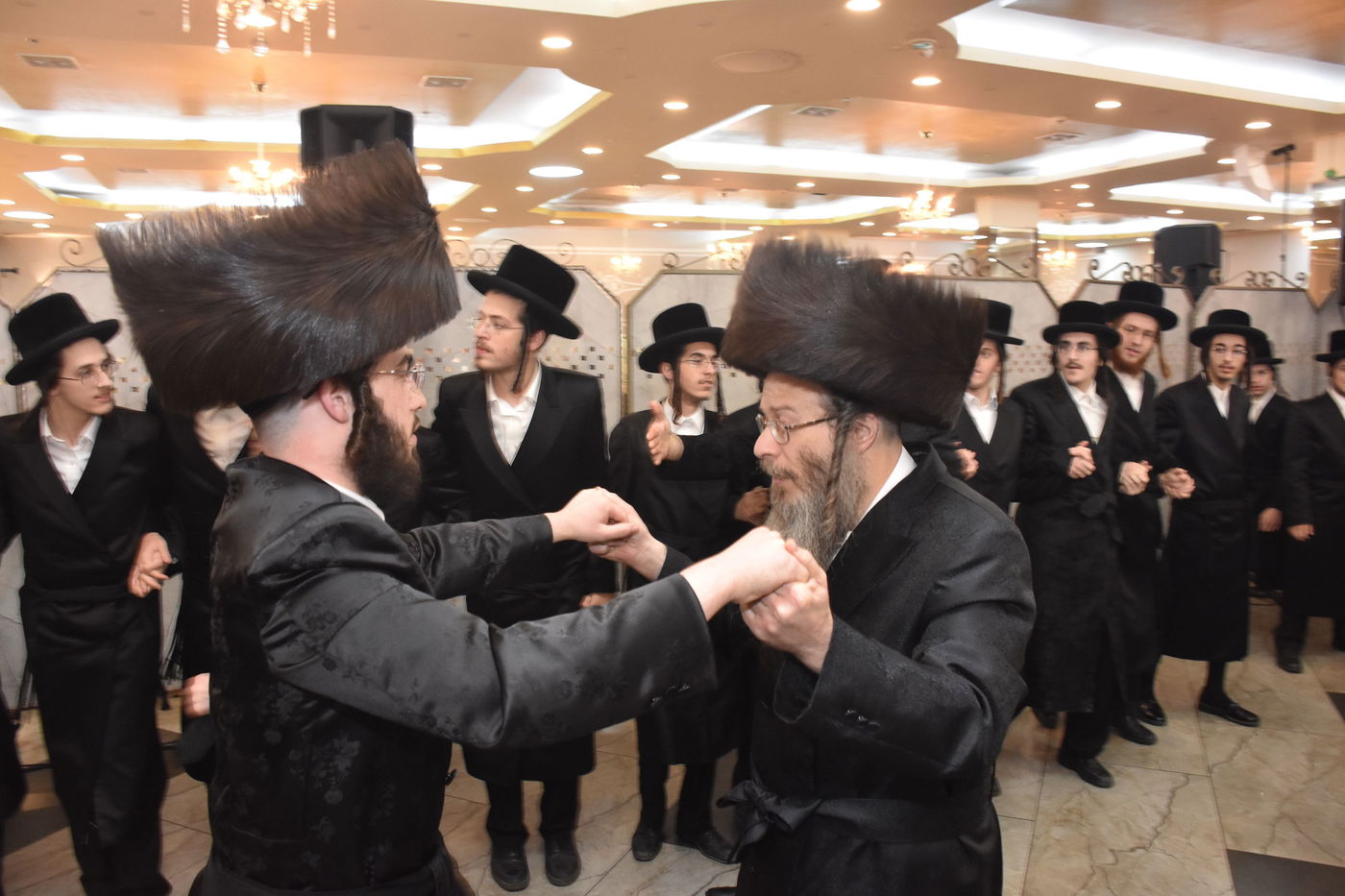 שמחת החתונה לבת האדמו"ר מנדבורנה אראד