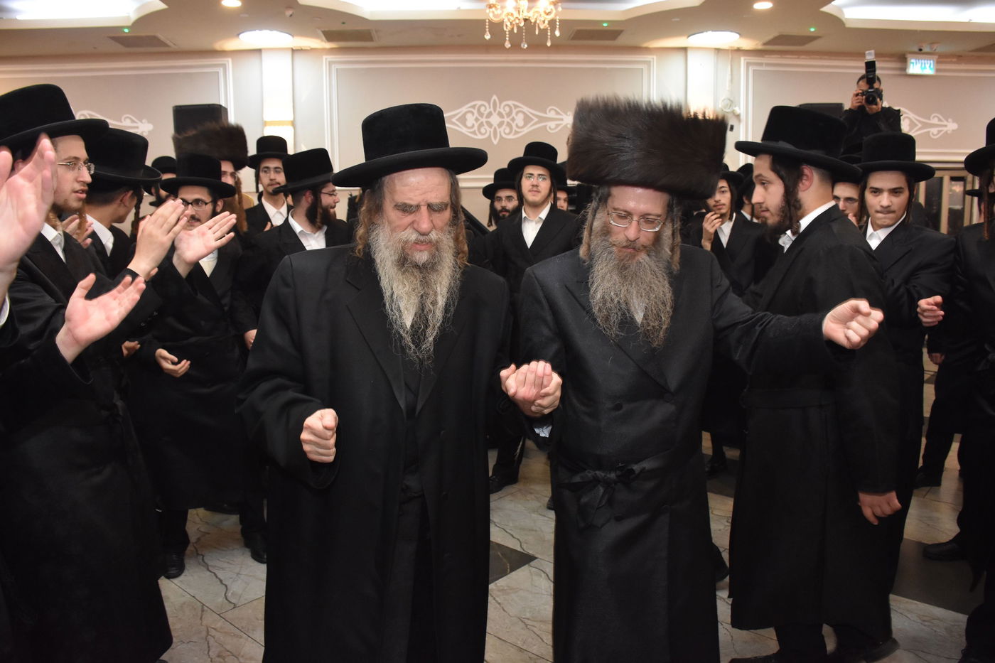 שמחת החתונה לבת האדמו"ר מנדבורנה אראד