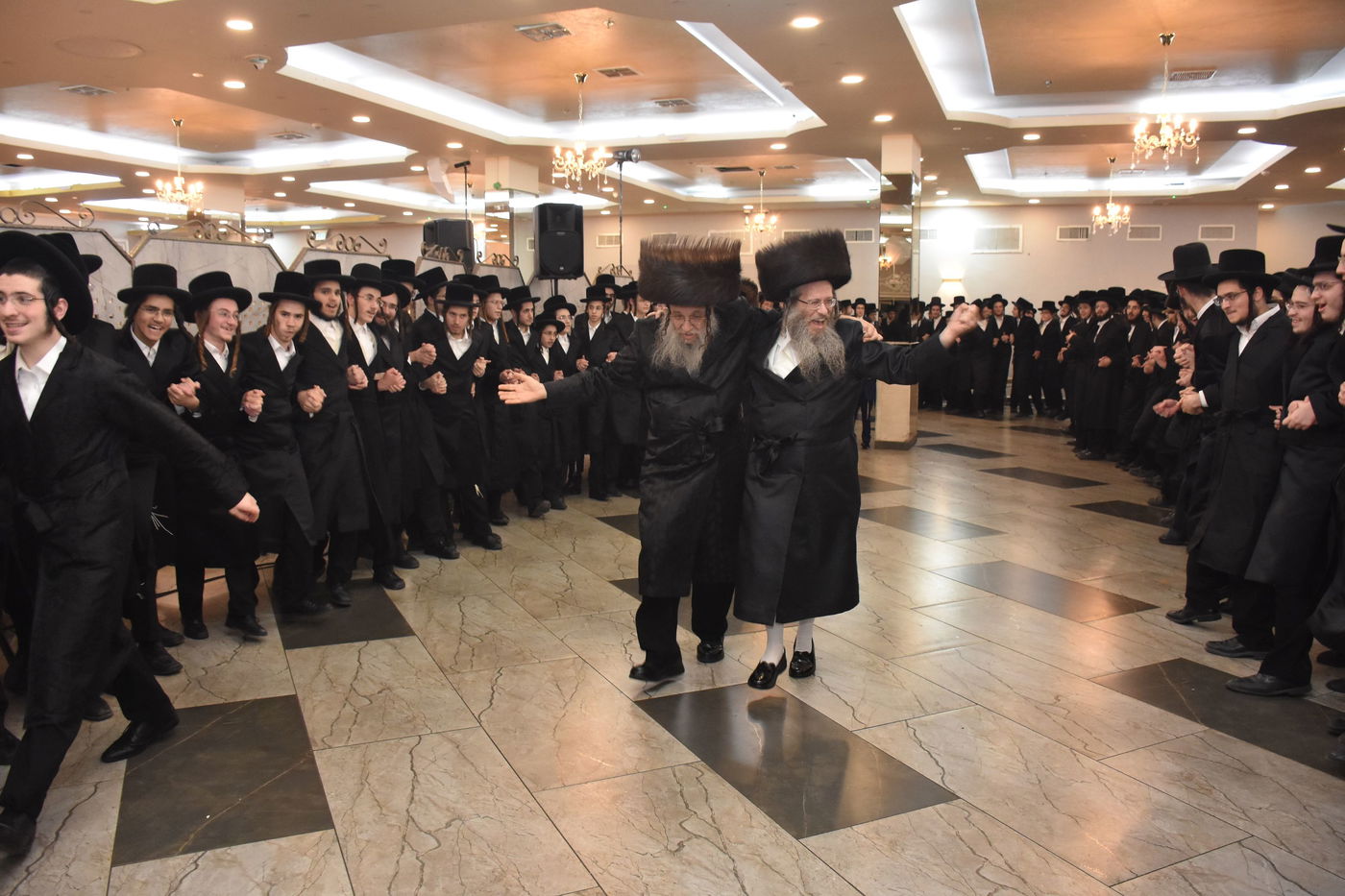 שמחת החתונה לבת האדמו"ר מנדבורנה אראד