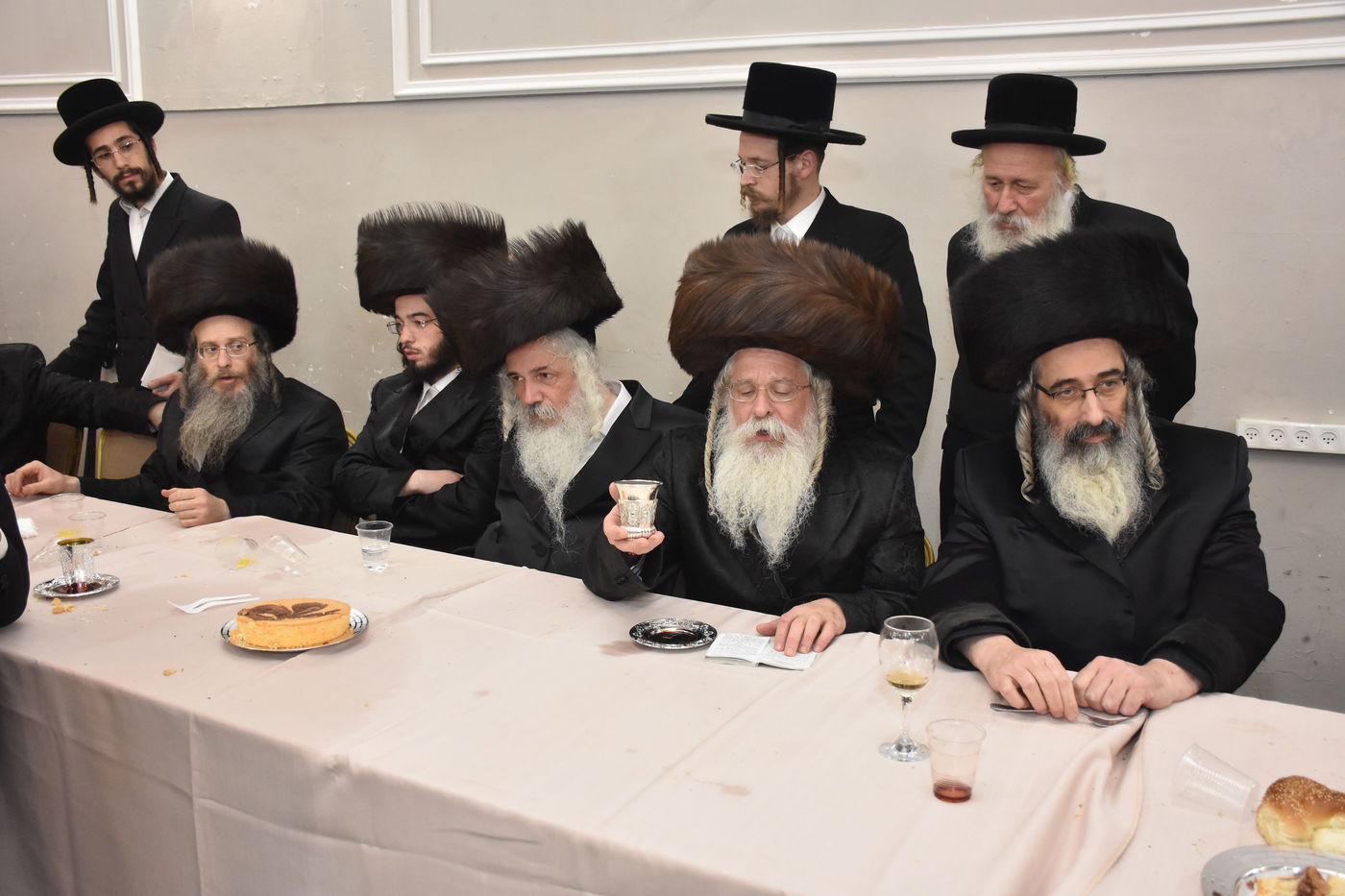 שמחת החתונה לבת האדמו"ר מנדבורנה אראד