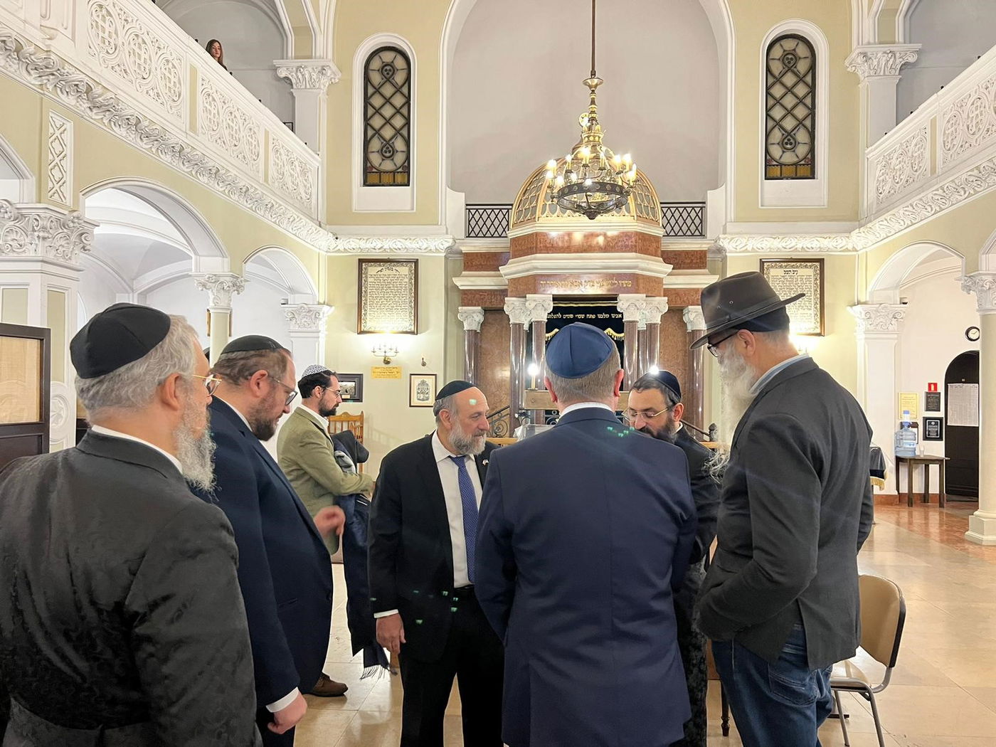 בבית הכנסת בוורשה
