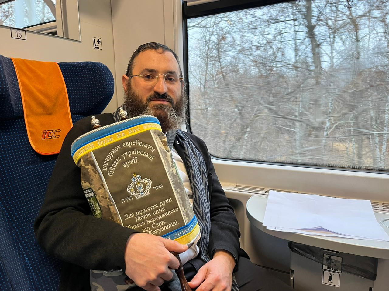 טקס מרגש בורשה: נתרם ספר תורה לחיילי צבא אוקראינה