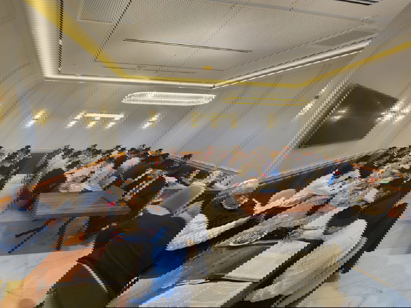 אברכי הכולל פתחו את המסעדה הירושלמית הגדולה בעיר