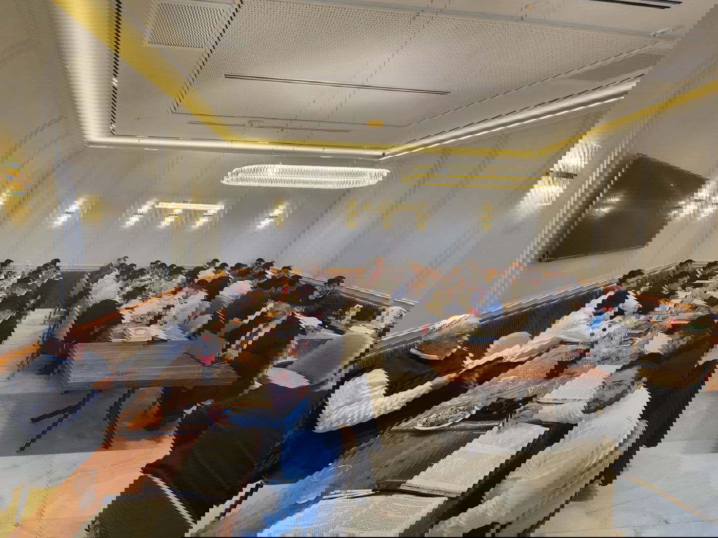 אברכי הכולל פתחו את המסעדה הירושלמית הגדולה בעיר