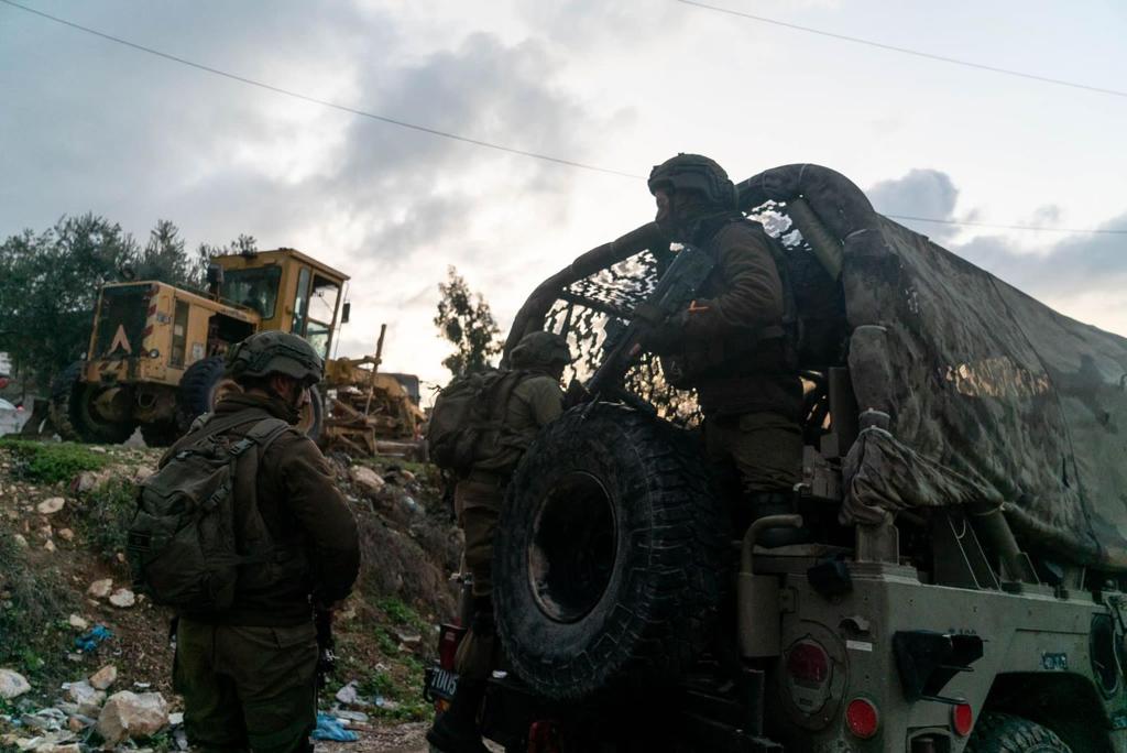 11 מבוקשים נעצרו; בית המחבל הדורס נסרק • תיעוד