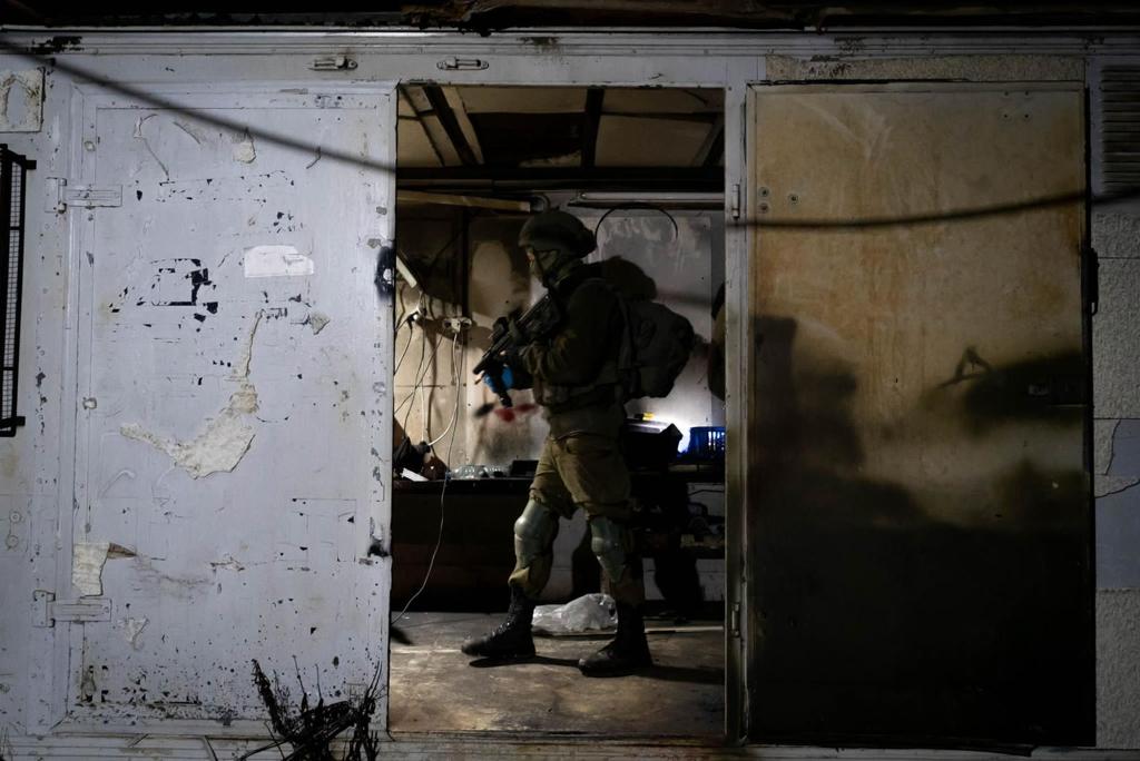 11 מבוקשים נעצרו; בית המחבל הדורס נסרק • תיעוד