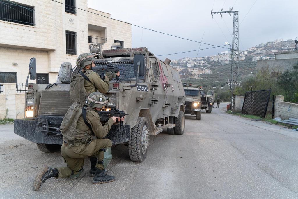 11 מבוקשים נעצרו; בית המחבל הדורס נסרק • תיעוד