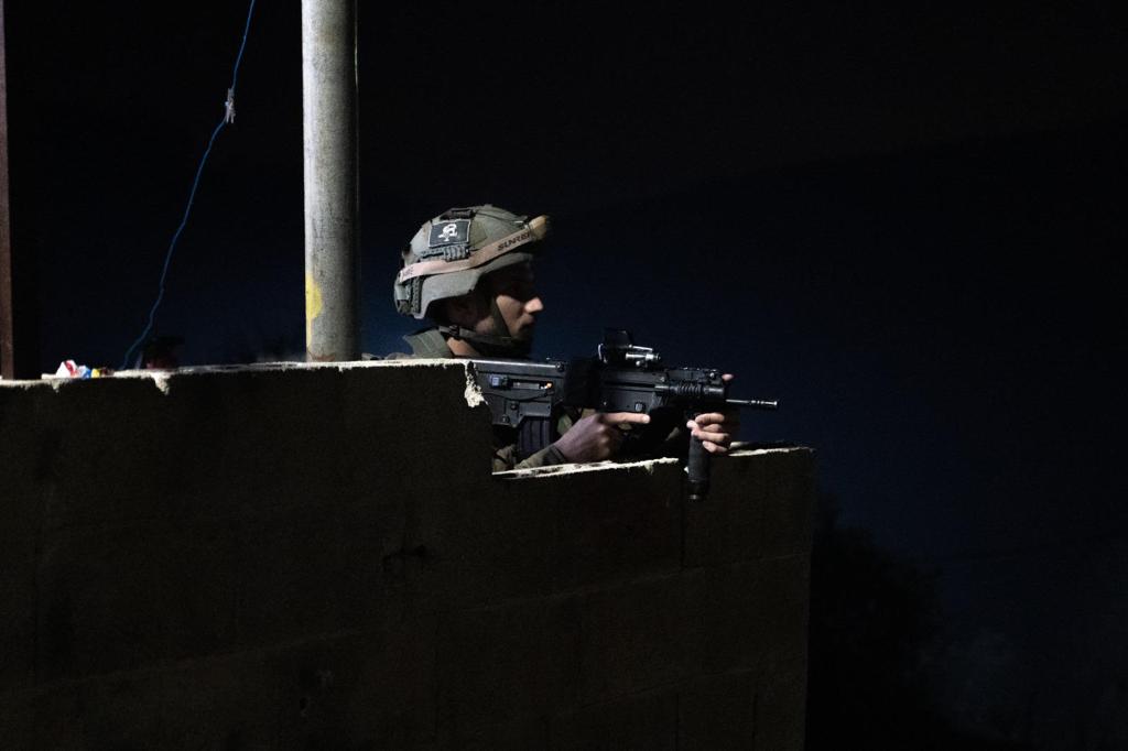 11 מבוקשים נעצרו; בית המחבל הדורס נסרק • תיעוד