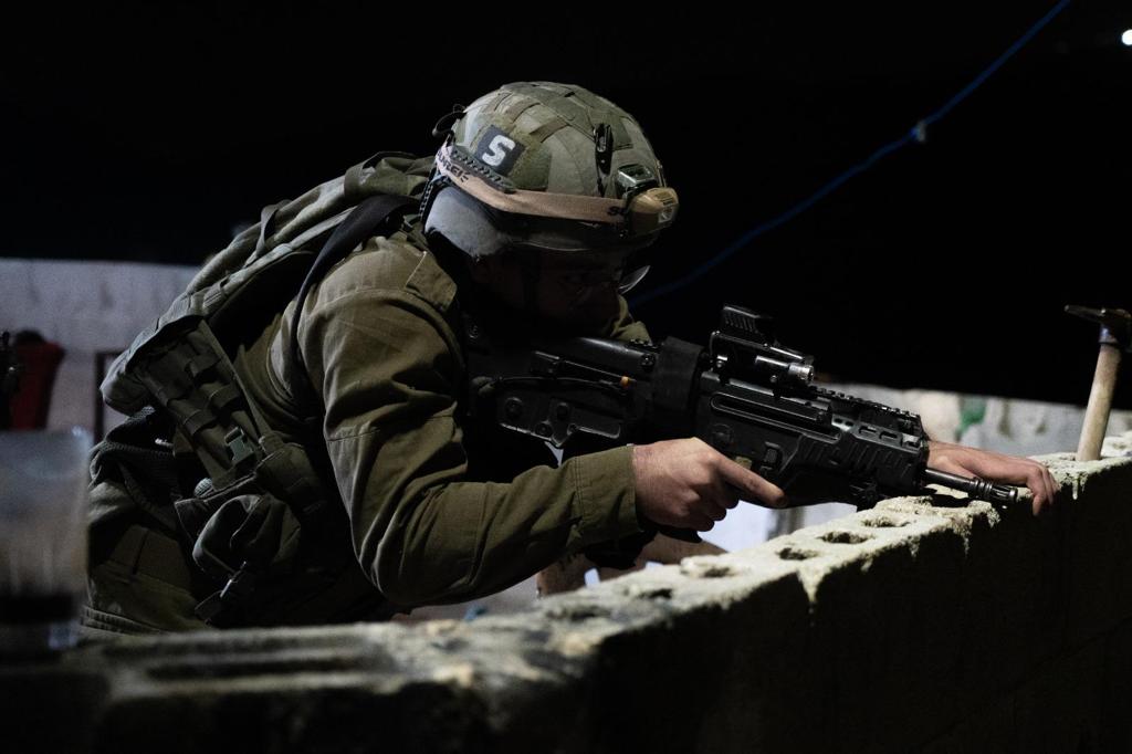 11 מבוקשים נעצרו; בית המחבל הדורס נסרק • תיעוד