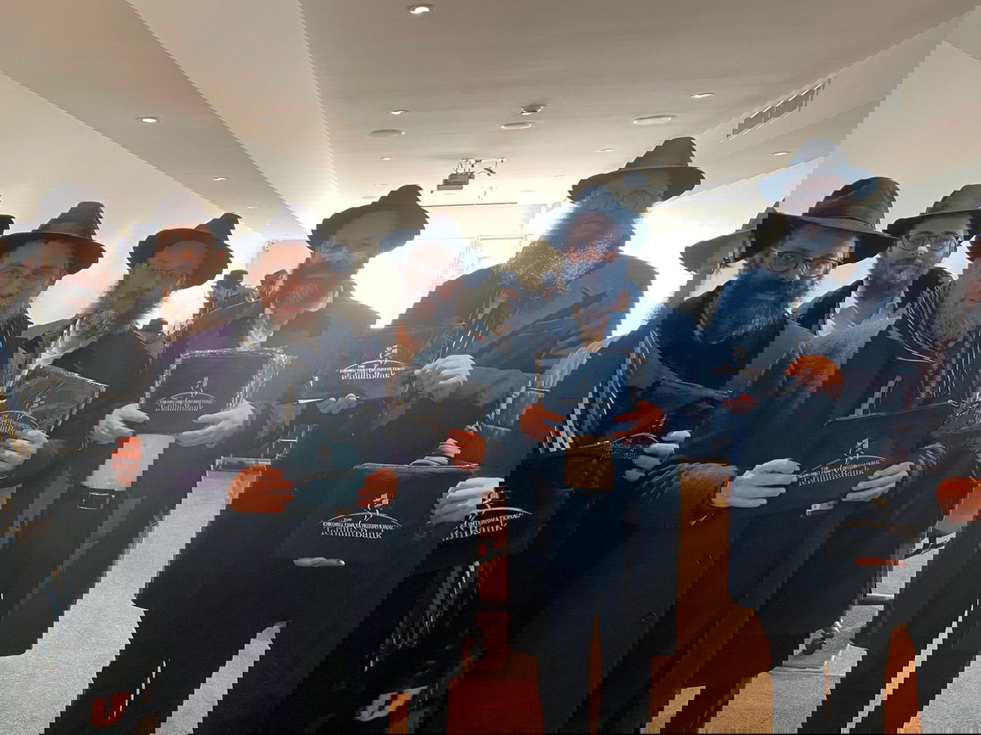 השלוחים עם התפילין