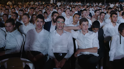 שירת המונים מרגשת, "אחת שאלתי"