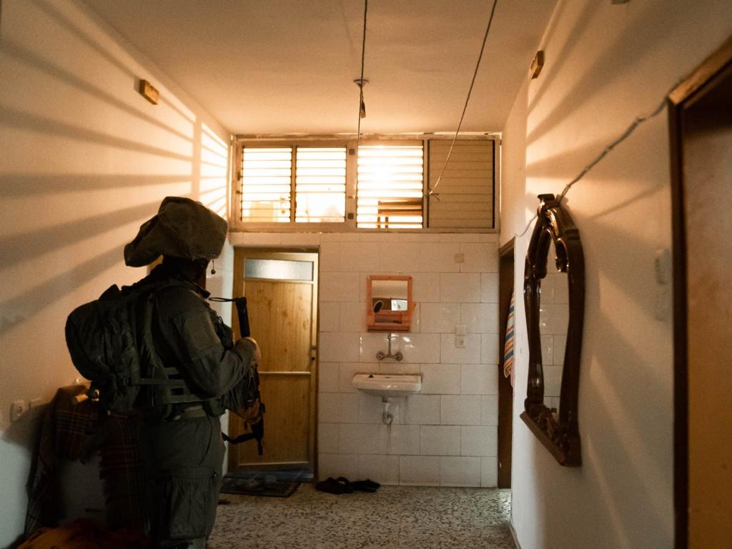 מבצע אחד, 99 תמונות: כך נראה "שובר גלים" בעדשה