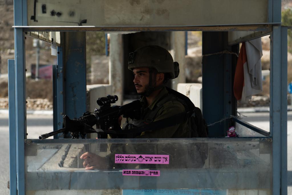 מבצע אחד, 99 תמונות: כך נראה "שובר גלים" בעדשה