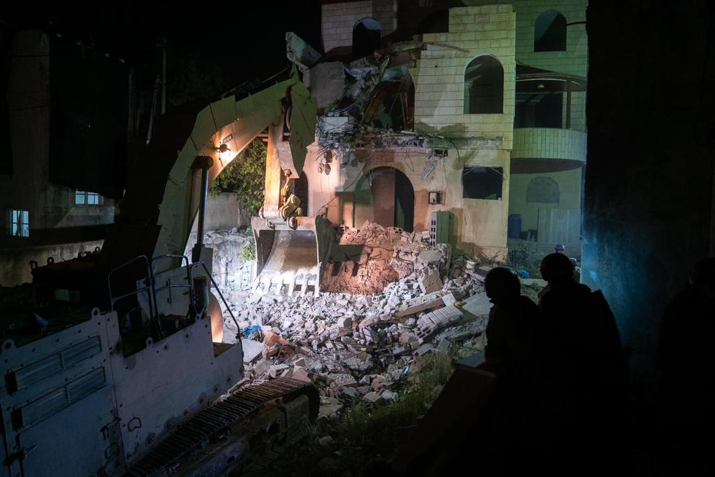 מבצע אחד, 99 תמונות: כך נראה "שובר גלים" בעדשה