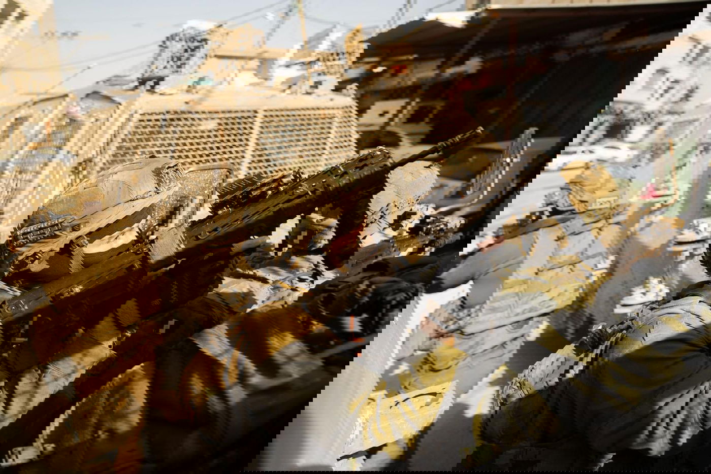 מבצע אחד, 99 תמונות: כך נראה "שובר גלים" בעדשה