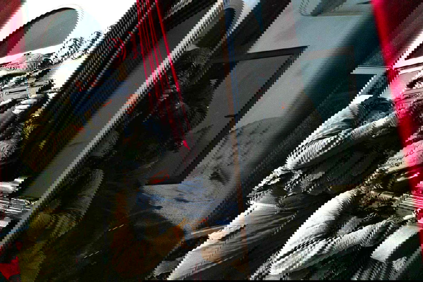 מבצע אחד, 99 תמונות: כך נראה "שובר גלים" בעדשה