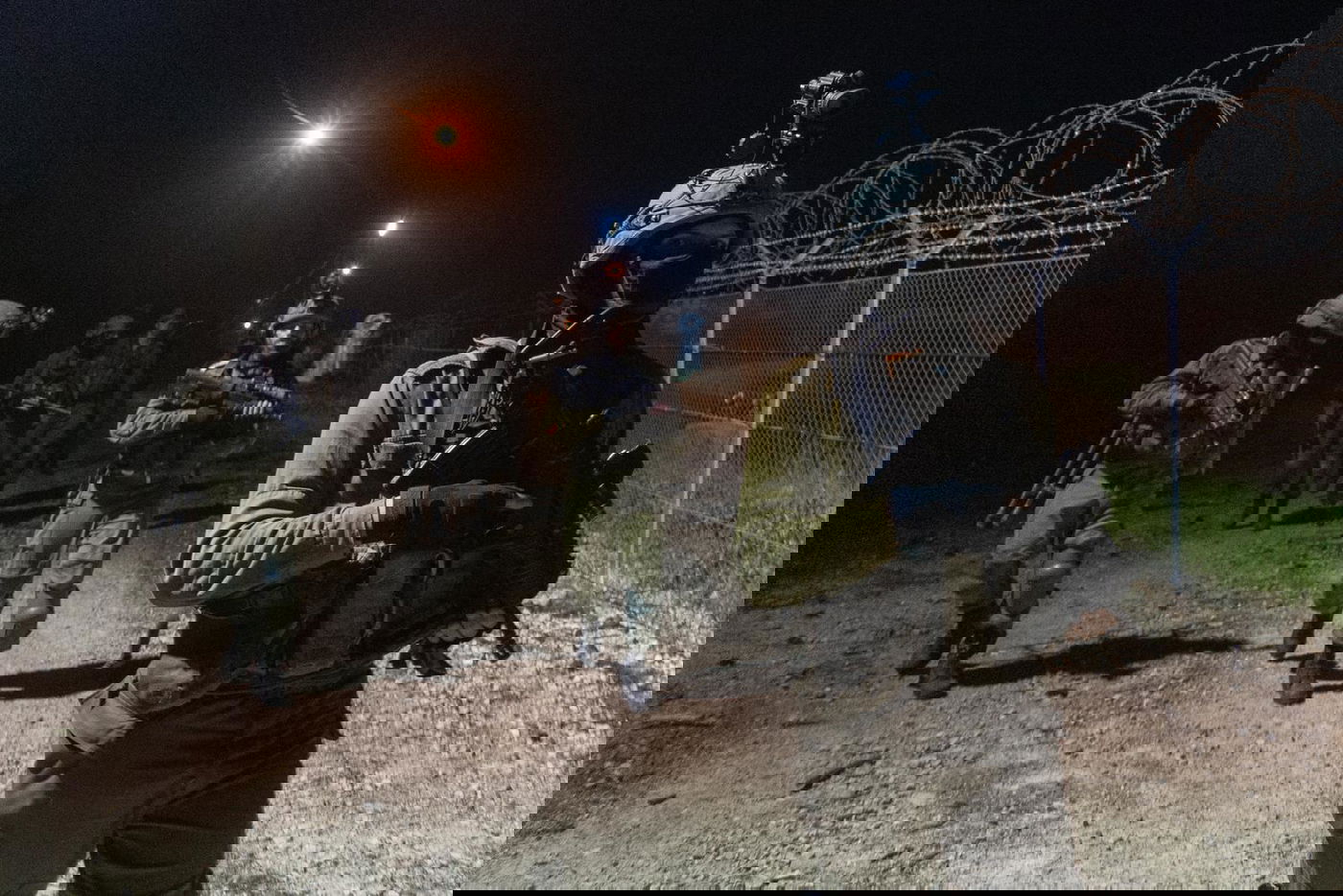 מבצע אחד, 99 תמונות: כך נראה "שובר גלים" בעדשה