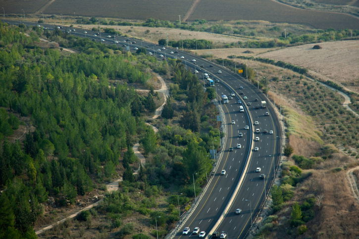 פלוס? ממחר: נתיב בכביש 1 יהיה לתחב"צ או שלושה נוסעים