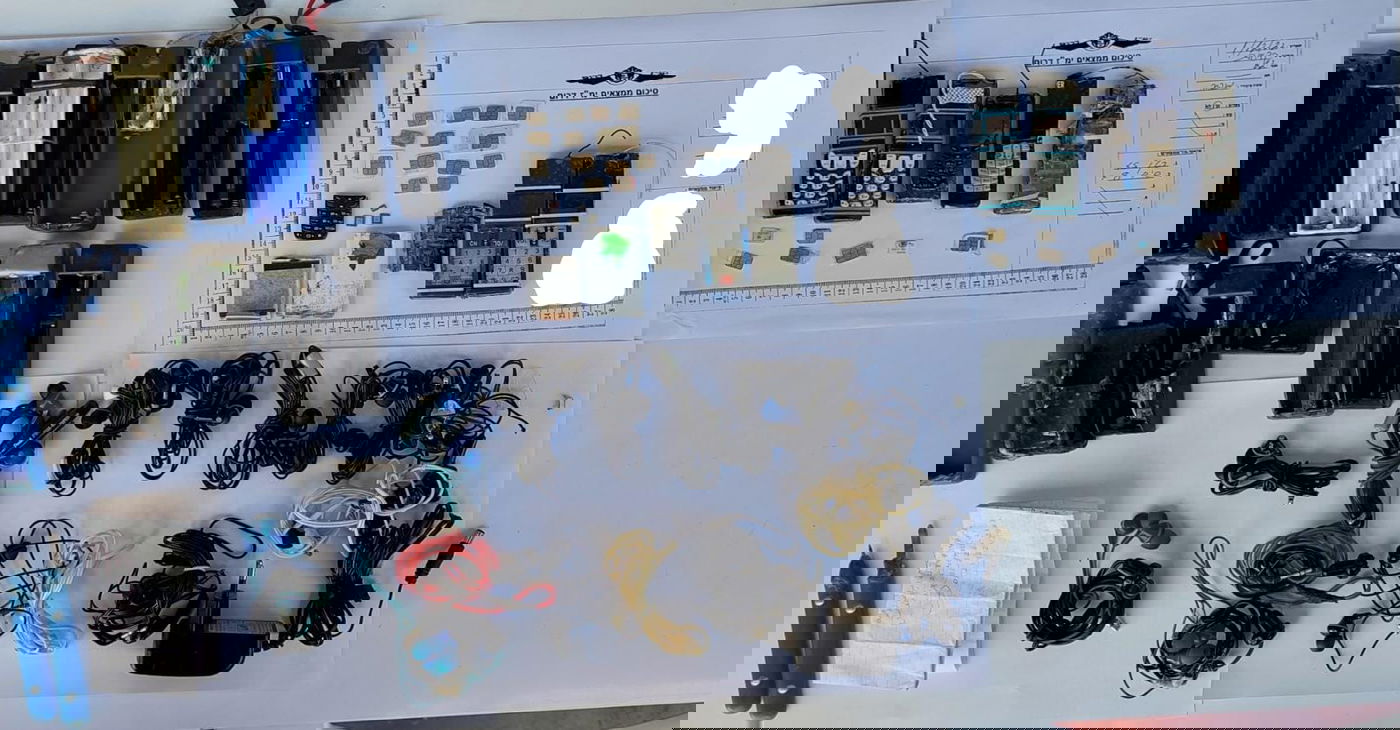 אסיר התראיין - הסוהרים מצאו טלפונים ניידים ואמל"ח