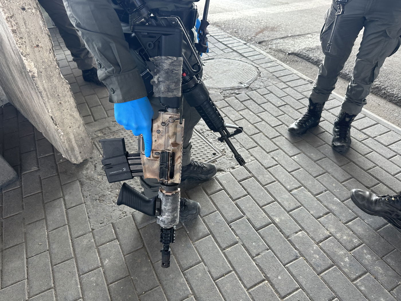 לוחמי מג"ב והמעברים תפסו רובה M16 ברכבו של צעיר ערבי במעבר שועפט