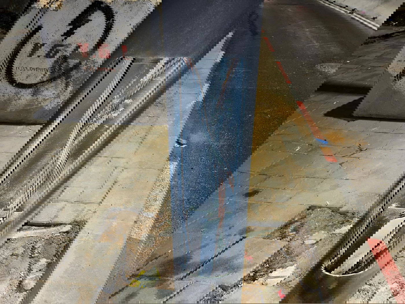 עמודי תאורה חדשים בבר אילן - הוצתו; המשטרה חוקרת