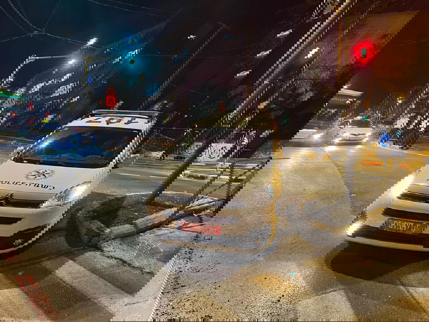 עמודי תאורה חדשים בבר אילן - הוצתו; המשטרה חוקרת