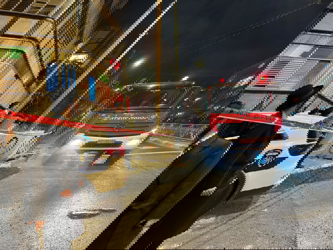 עמודי תאורה חדשים בבר אילן - הוצתו; המשטרה חוקרת