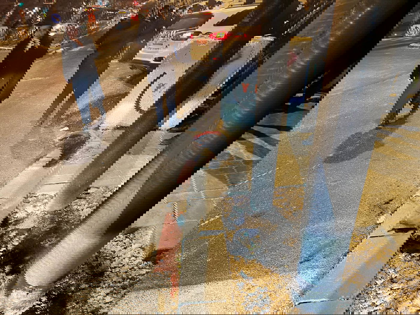 עמודי תאורה חדשים בבר אילן - הוצתו; המשטרה חוקרת