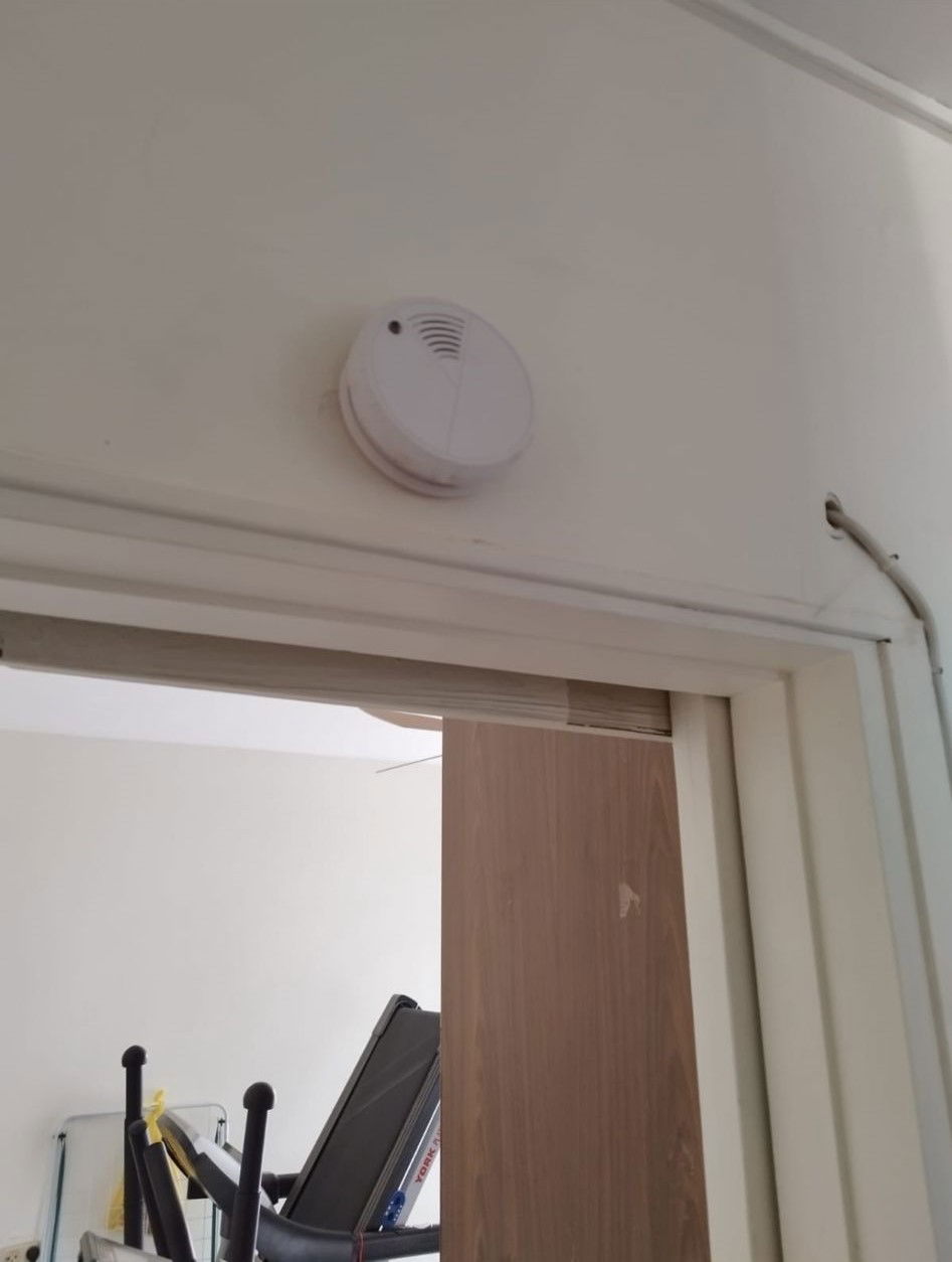 גלאי עשן בדירה