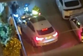 רוכב קורקינט הכה באלימות נהג חרדי בבני ברק | תיעוד