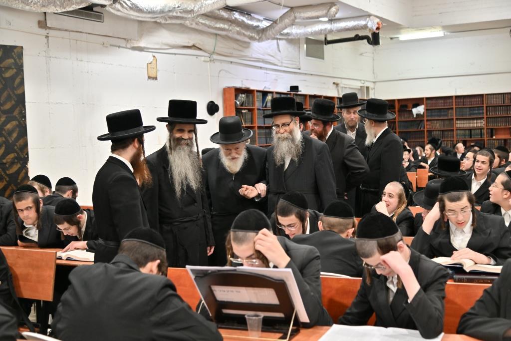 מכנובקא-בעלזא: הבחורים התכנסו למעמד שינון וחזרה