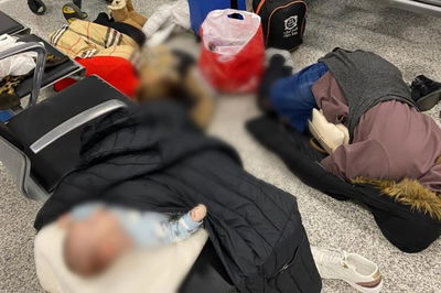 בנות המשפחה בשדה התעופה ברומא