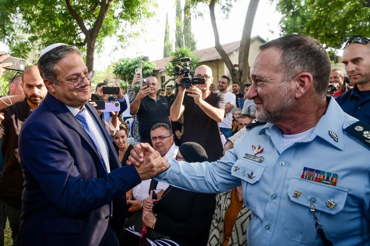 לחיצת היד בין שבתאי ובן גביר