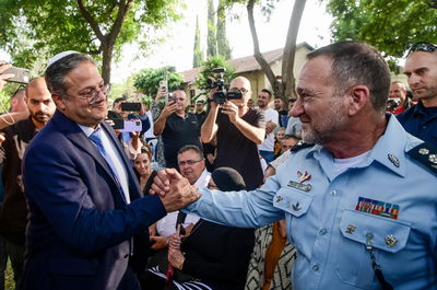 לחיצת היד בין שבתאי ובן גביר