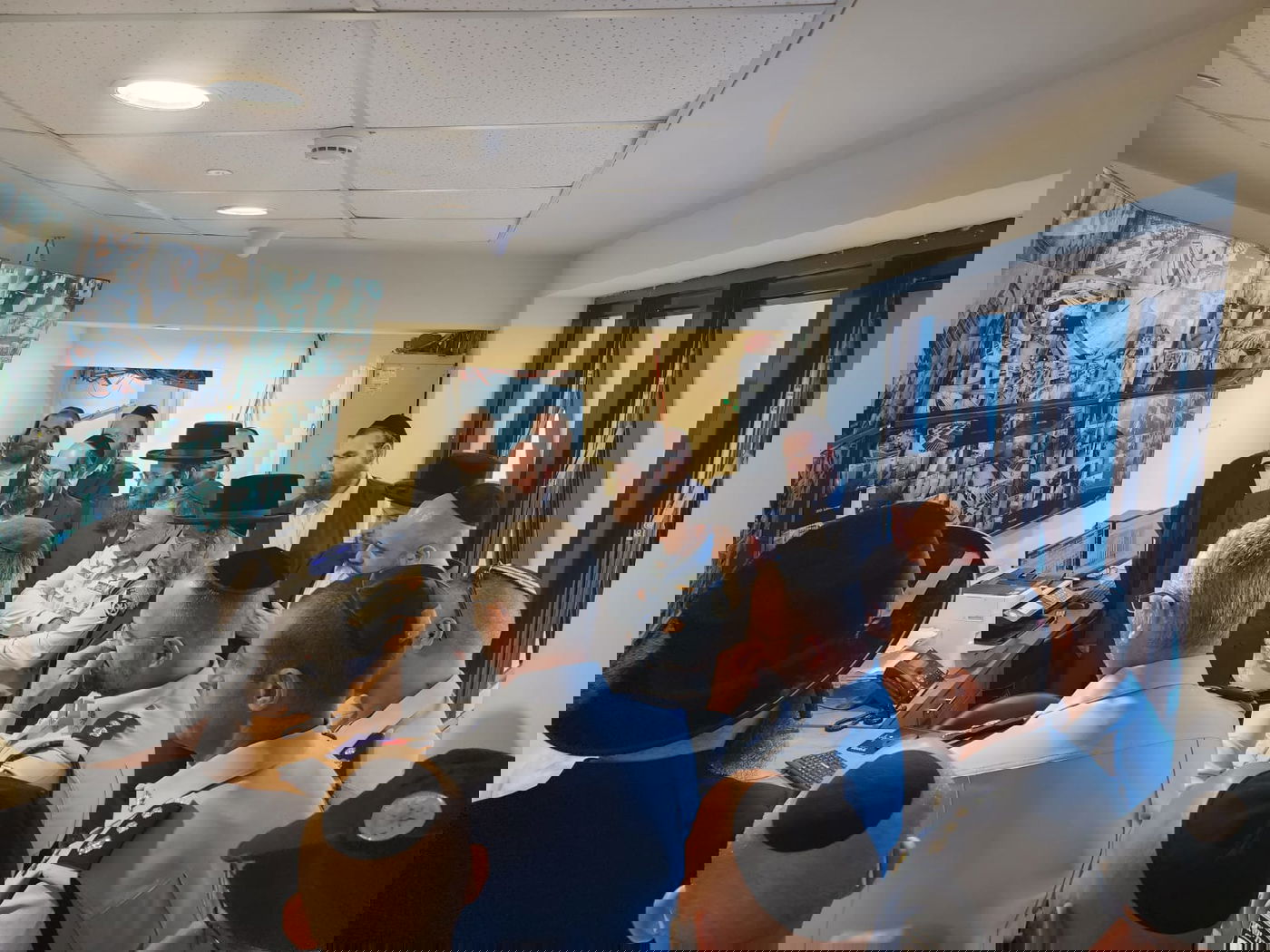 המפכ"ל קובי שבתאי הגיע לביקור בביהמ"ד ויז'ניץ בבני ברק