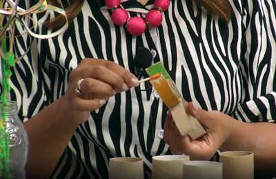 כך תיצרו זר פרחים מיוחד מחומרים שיש בכל בית • זמן יצירה