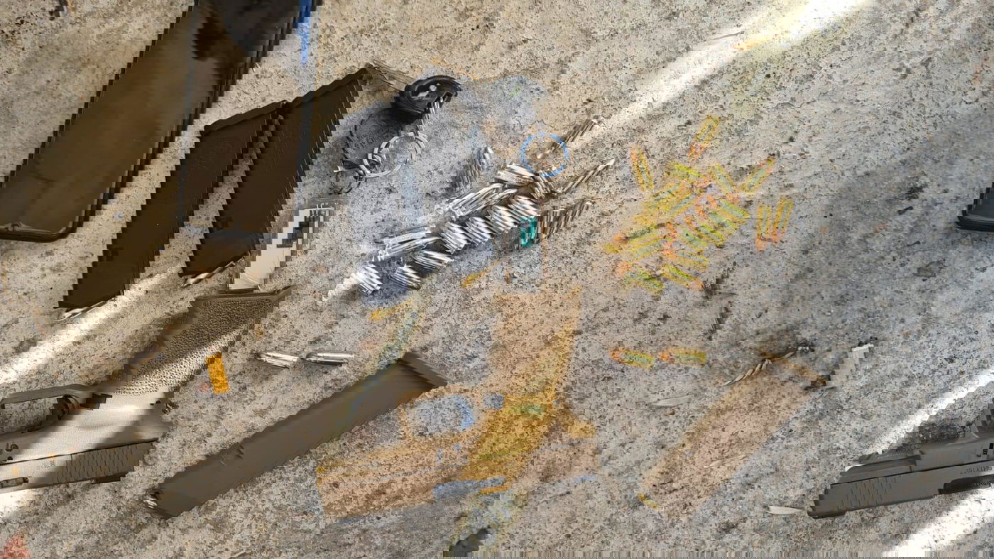 הבלשים תפסו אקדח טעון על גופו של החשוד | תיעוד