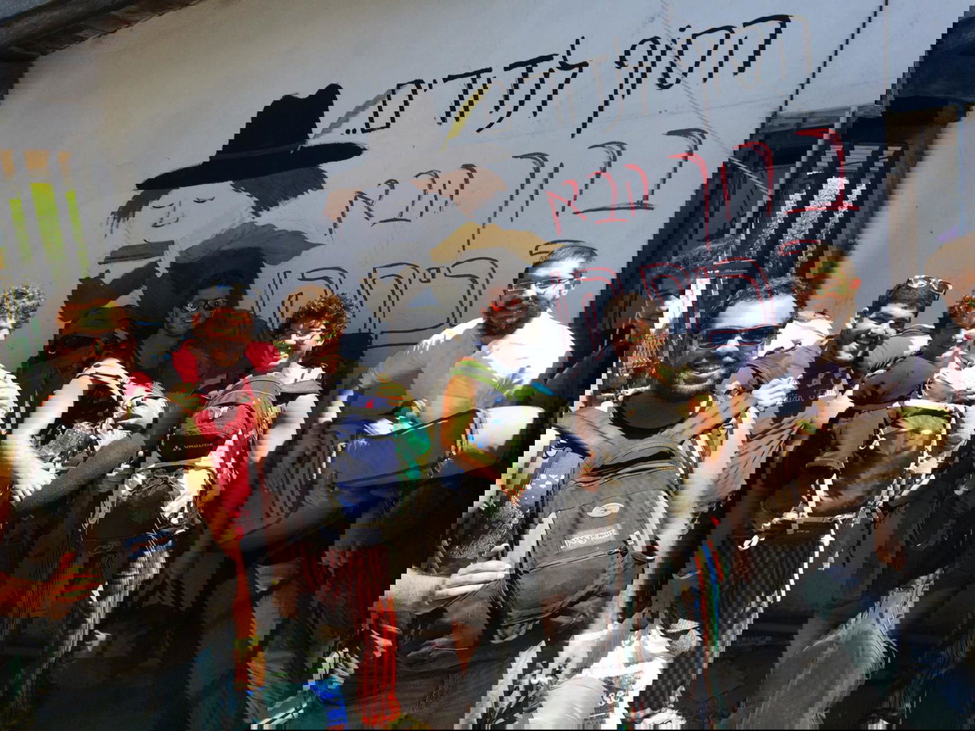 בפעילות יהודית עם מטיילים בעיר התיירות של ארגנטינה