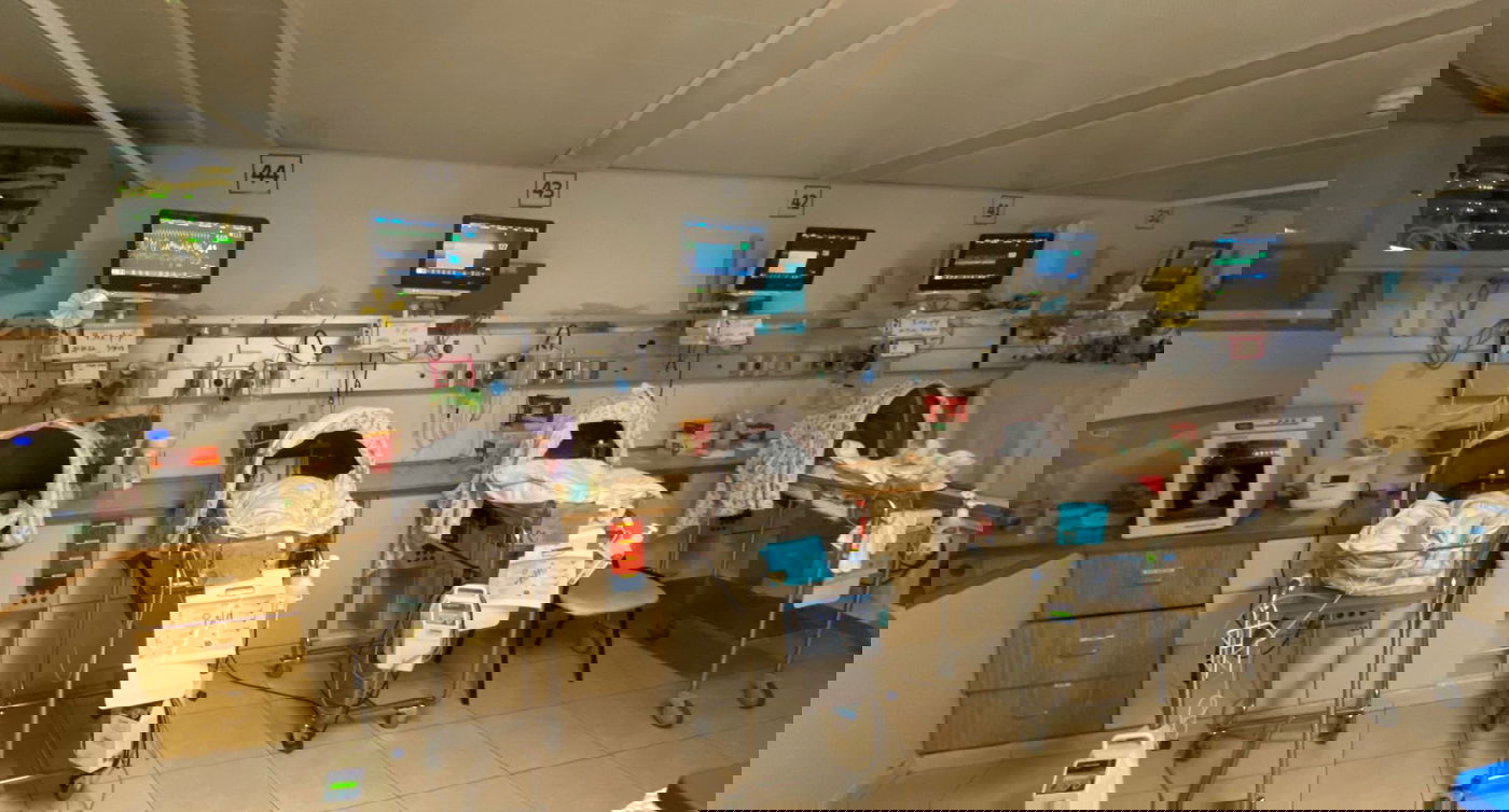 "הריון בסיכוי גבוה". רביעיית התינוקות זמן קצר אחרי הלידה, בפגייה