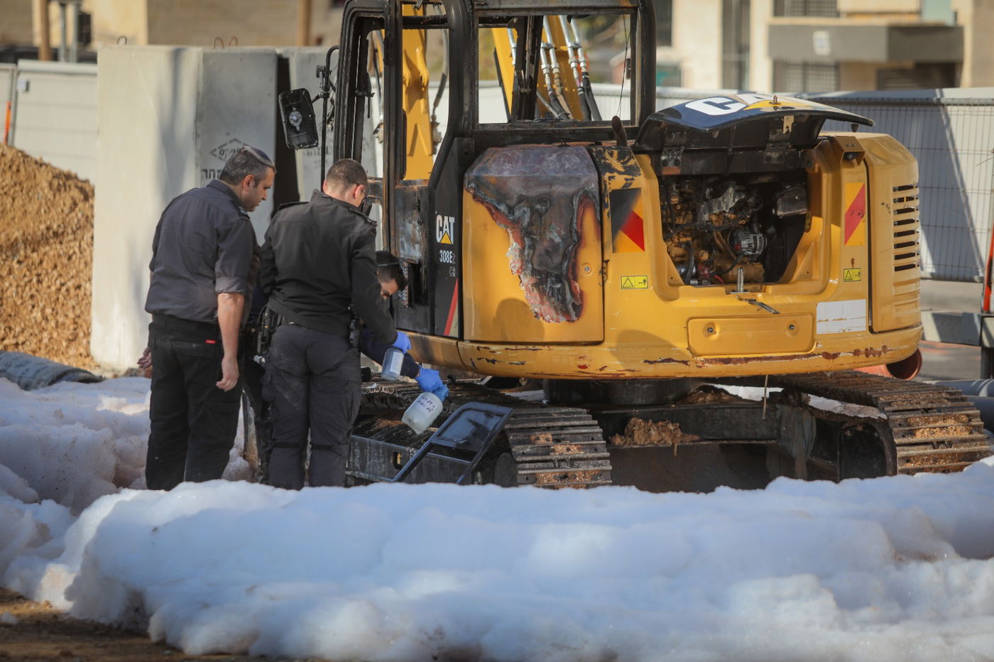 לילה שני שזה קרה: אלמוני הצית כלי הנדסי בשווי מאות אלפי ש"ח