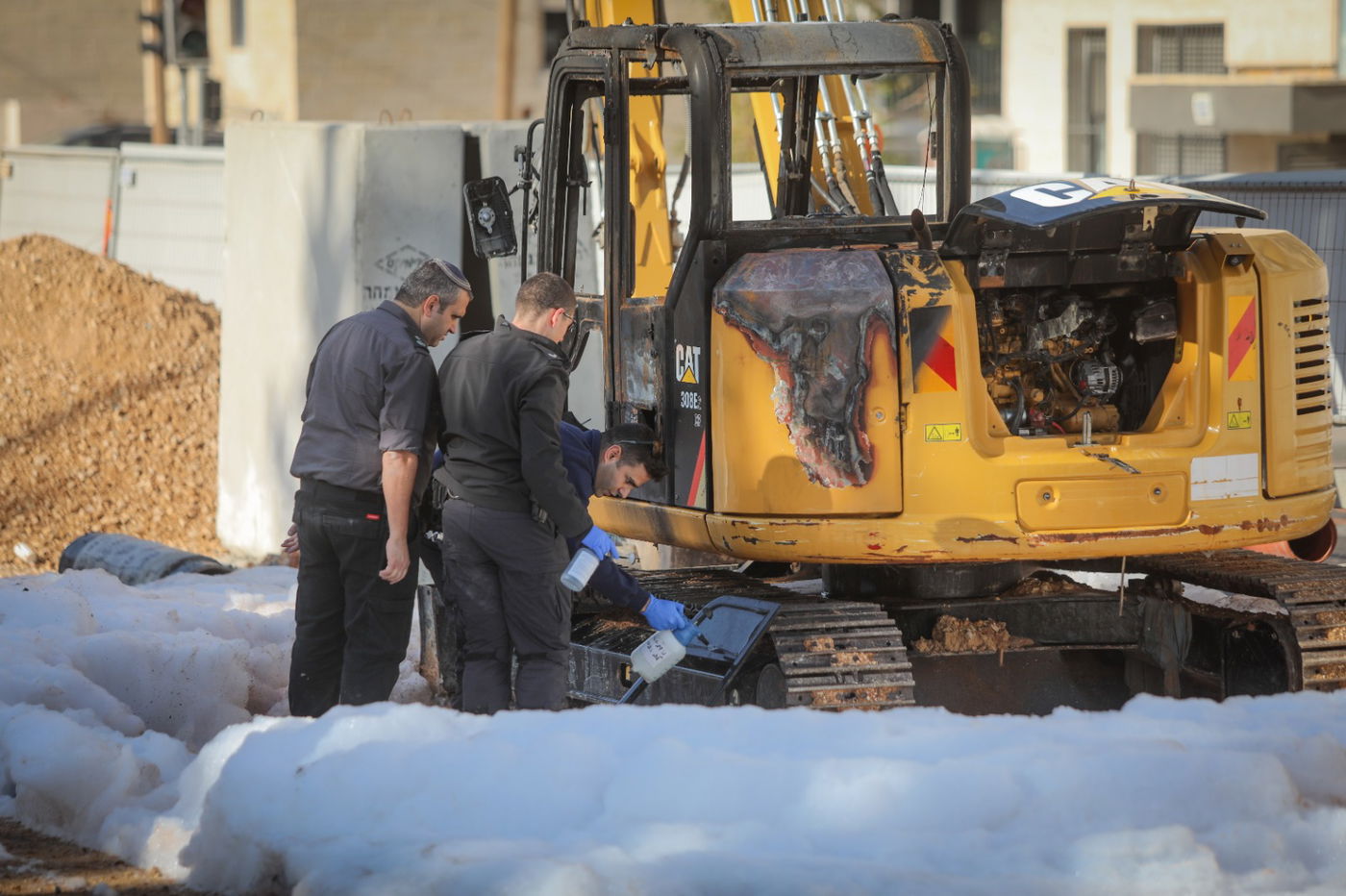 לילה שני שזה קרה: אלמוני הצית כלי הנדסי בשווי מאות אלפי ש"ח