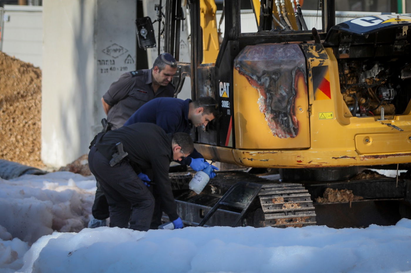 לילה שני שזה קרה: אלמוני הצית כלי הנדסי בשווי מאות אלפי ש"ח