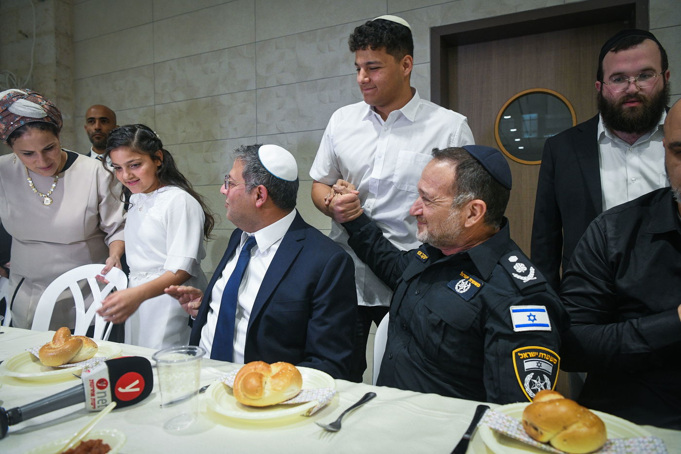 ברקע הסערה: כך התקבל המפכ"ל בבת מצווה של בן גביר